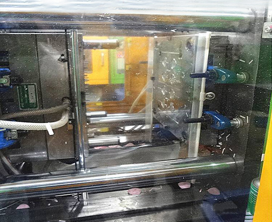 液态硅胶设备厂家生产实例—防护帘应用--【广州天沅】